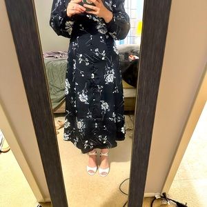 Size Medium, Navy blue long sleeve floral midi-dress
